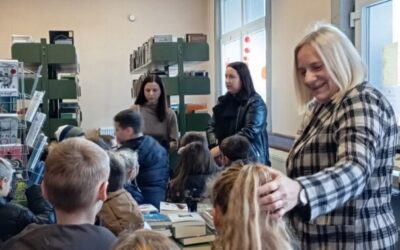 Mjesec hrvatske knjige obilježili su i prvašići posjetom našoj gradskoj knjižnici.