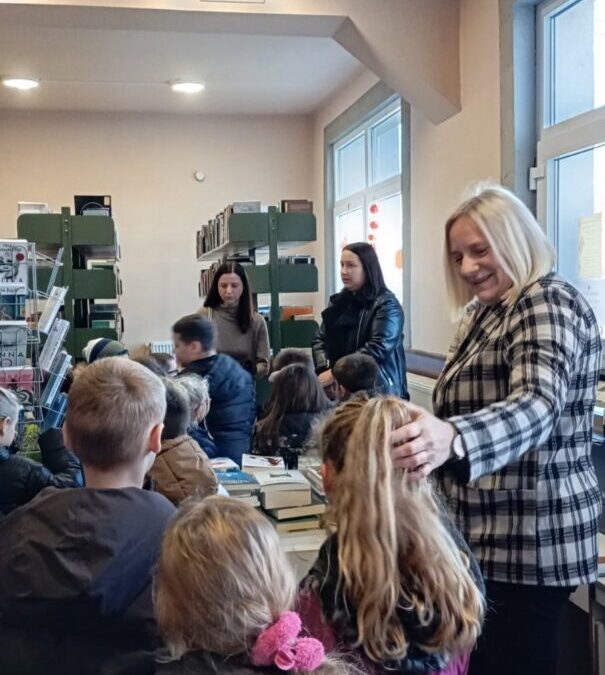 Mjesec hrvatske knjige obilježili su i prvašići posjetom našoj gradskoj knjižnici.